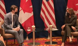 La vice-présidente américaine Kamala Harris rencontre le Premier ministre canadien à Varsovie