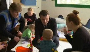 Macron rencontre des réfugiés ukrainiens dans le Maine-et-Loire