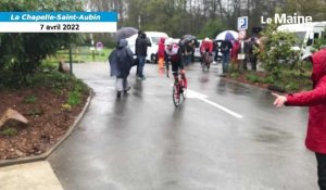 VIDÉO. Circuit cycliste de la Sarthe : Cofidis sort du podium protocolaire pour rejoindre le départ