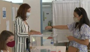 Hong Kong: Citoyens Francais votent dans l'élection présidentielle