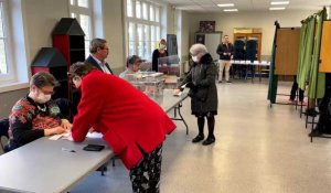 Vote au bureau 7 de Saint-omer où à 10h le taux de participation était de 12,8%.