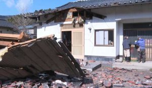 Un restaurant de sushis endommagé au Japon après le violent séisme