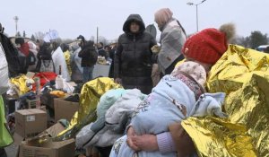 Fuyant les combats en Ukraine, des milliers de réfugiés arrivent en Pologne