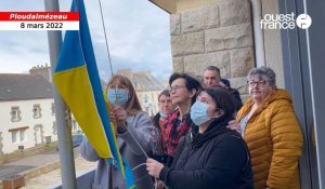 VIDÉO. Le drapeau ukrainien hissé à la mairie de Ploudalmézeau