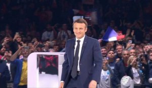 Présidentielle: Macron galvanise ses troupes lors d'un meeting géant