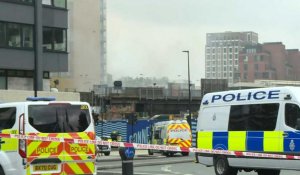 Londres: les services d'urgence tentent de maîtriser un incendie