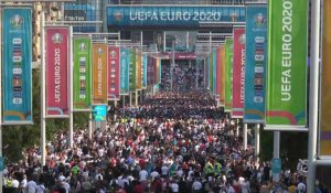 Euro-2020: les supporters arrivent à Wembley pour Angleterre-Danemark