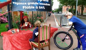 Stand de voyance au 14-Juillet de Quesnoy-sur-Deûle