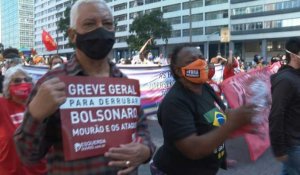 Des milliers de Brésiliens manifestent contre Bolsonaro