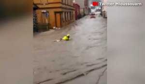 Inondations en  Allemagne : un pompier mal engagé secouru par des habitants