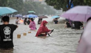 Des inondations "extrêmement graves" font au moins 12 morts dans le métro de Zhengzhou en Chine