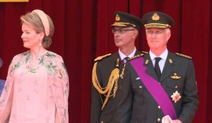 La famille royale belge assiste au défilé militaire de la fête nationale