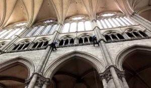 Exposition de tentures murales à la cathédrale d'Amiens