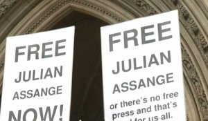 La compagne de Julian Assange demande l'abandon des poursuites