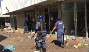 Violences en Afrique du Sud: le bilan dépasse les 30 morts, l'armée déployée