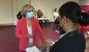Régionales: Valérie Pécresse vote dans les Yvelines