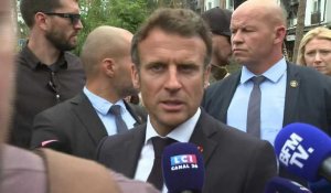 Emmanuel Macron salue "l'héroïsme" des Ukrainiens
