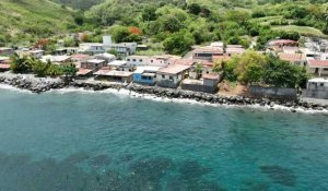 Martinique: le Prêcheur, symbole de la montée des eaux qui ronge le littoral