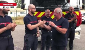 VIDÉO. Parthenay : la belle surprise des pompiers pour la retraite de leur collègue 