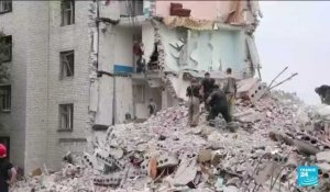 Guerre en Ukraine : dans le Donbass, le bombardement d'un immeuble fait au moins 15 morts