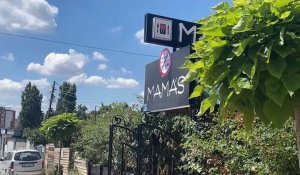 Dans ce restaurant de Pristina, l'entrée est interdite aux Européens, une mesure de rétorsion