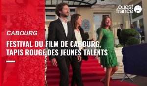 VIDÉO. Les jeunes talents à l'honneur du festival de Cabourg lors du premier tapis rouge
