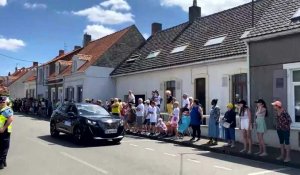 La caravane du Tour de France passe à Marquise