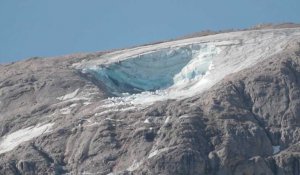 Italie: images du glacier de la Marmolada et des secours pendant la nuit
