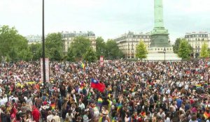 Paris: la marche des fiertés se rassemble sur la place de la Bastille