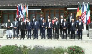G7: photo de famille des dirigeants et des invités d'honneur