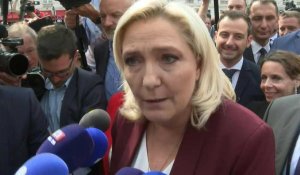 Marine Le Pen arrive à l'Assemblée nationale avec "émotion et fierté"