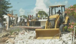 Mexique: des équipes nettoient les débris après l'effondrement meurtrier d'une église