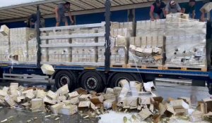 Colère viticole dans les Pyrénées-Orientales : les viticulteurs interceptent un camion de vin blanc mousseux et saccagent son contenu