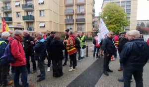 Mobilisation de la CGT devant le conseil régional à Rouen contre une nouvelle convention sur les TER