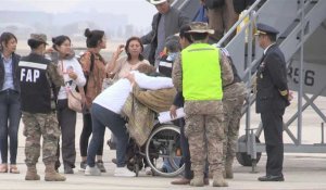 Les Péruviens évacués d'Israël arrivent à Lima avec la présidente Dina Boluarte