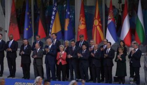 Photo de famille des représentants de l'UE lors du sommet du processus de Berlin à Tirana