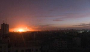 Frappe et fusées éclairantes israéliennes sur la ville de Gaza