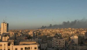 Des panaches de fumée s'élèvent au-dessus de la ville de Gaza