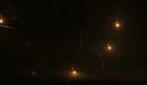 Des fusées éclairantes israéliennes lancées au-dessus de Gaza