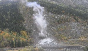 Eboulement en Savoie: dynamitage de la falaise bloquant la voie SNCF