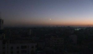 Le soleil se lève sur la ville de Gaza au 29e jour de la guerre entre Israël et le Hamas