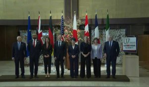 Les chefs de la diplomatie du G7 posent pour une photo de groupe