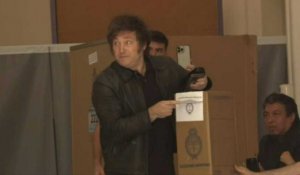Javier Milei, candidat ultralibéral à la présidence de l'Argentine, vote au second tour