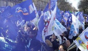 Paris : inquiets pour les JO, des policiers manifestent