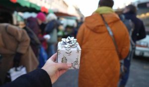 Cadeau mystère : À l'approche des fêtes de fin d'année, ils emballement les clients