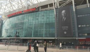 Old Trafford rend un dernier hommage à la légende Bobby Charlton