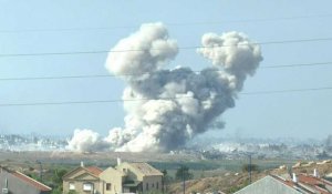 Explosion et fumée dans le nord de Gaza vues d'Israël