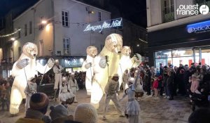 VIDÉO. Les ours géants de la compagnie Remue-ménage enchantent le centre-ville d'Alençon