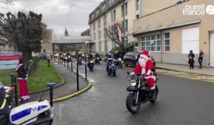 VIDÉO. Le Père Noël à moto pour gâter les enfants malades de l'hôpital d'Alençon