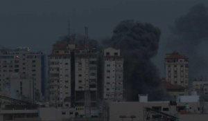 Israël bombarde Gaza, une tour détruite